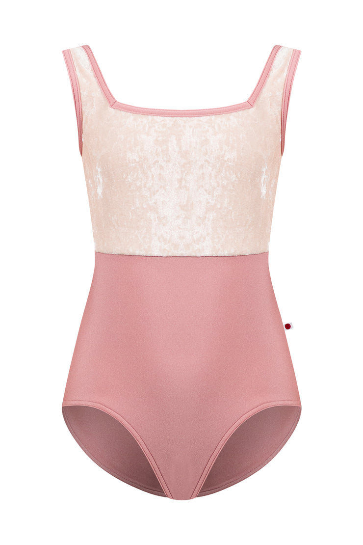 44 Marieke Leotard